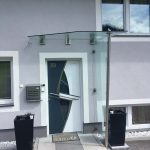 Vordach mit Windfang