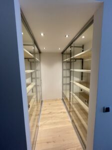 begehbarer Kleiderschrank