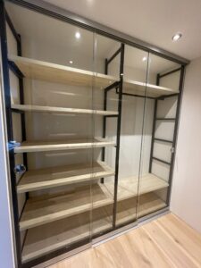 begehbarer Kleiderschrank