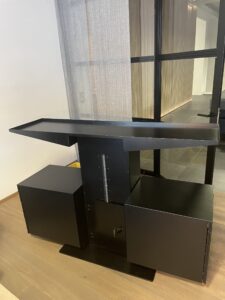 Design Büroschrank mit versteckter Elektrik
